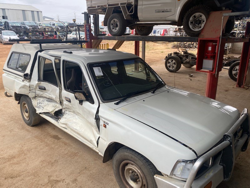 rn85 hilux - Narrandera Auto Wreckers